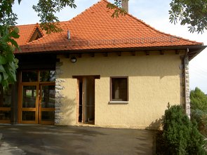 Die Arbeit ist beendet. Oben am Wanddurchbruch wird ein Sturz eingebaut. Dann kann die Tür mit dem Rahmen eingebaut werden.