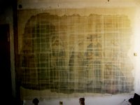 Die Versetzung ist gelungen. Das historische Gemälde ist unversehrt.