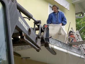 Nach jedem Querschnitt wird das einzelne Teil ausgebaut.