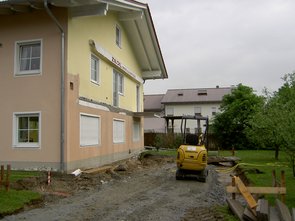 Die Balkonplatte ist bündig abgetrennt. Die Betonteile werden entsorgt.