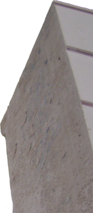 Abgesägtes Betonteil - das diamantbesetzte Sägeblatt wurde durch das zu trennende Materiel geführt. Hier sehen Sie das ausgebaute Betonteil mit seiner glatten Schnittfläche.